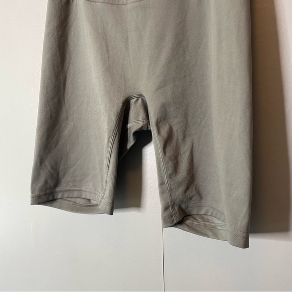 Gymshark Training Cycling Shorts - Charcoal Grey biker shorts athletic size med - Picture 4 of 11